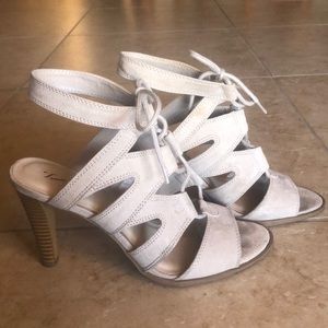 Simply Vera Wang Strappy Tan Heels (8)
